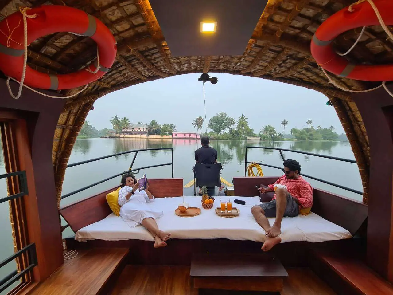 1 Bedroom Houseboat