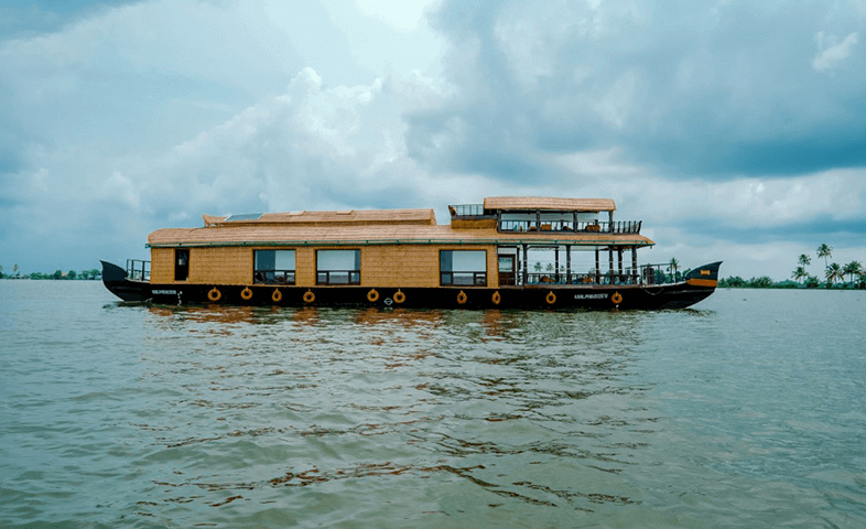 3 Bedroom Luxury Houseboat