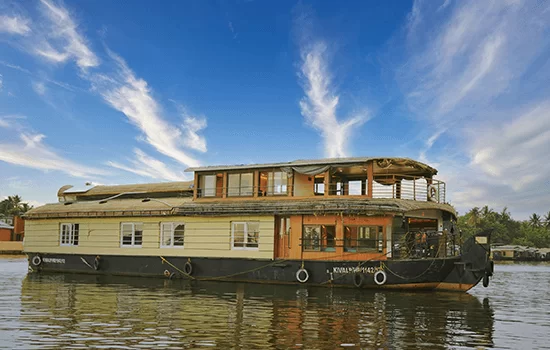 4 Bedroom premium Houseboat