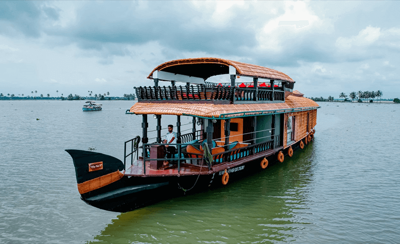 Best 3 Bedroom Houseboat