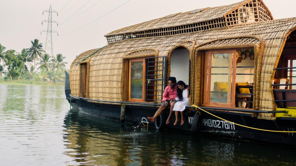 Alleppey honeymoon boat house