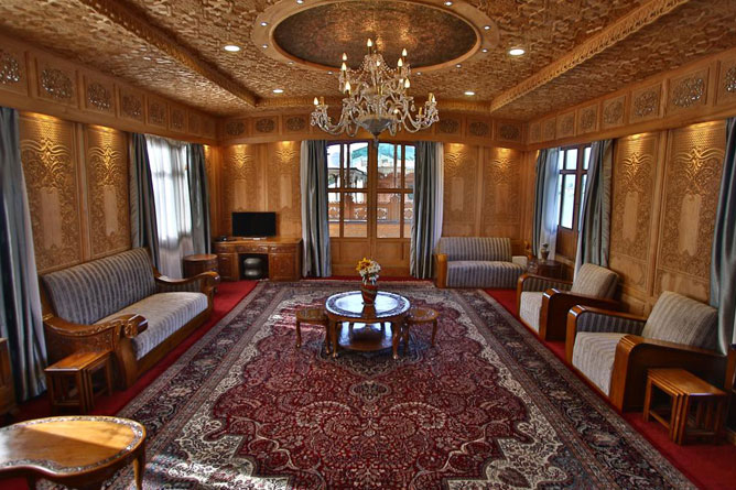 kashmir houseboat interior