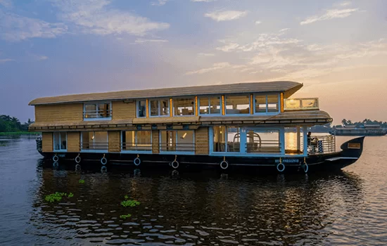 Luxury Houseboat Alleppey