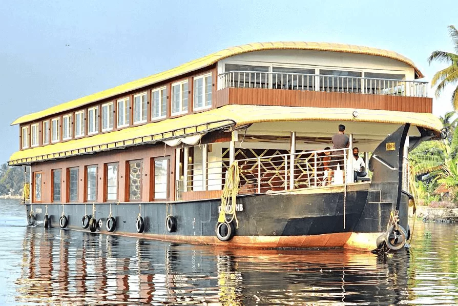 8 Bedroom Premium Boat House