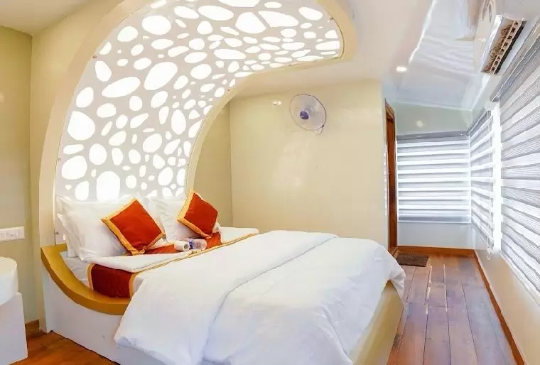 8-bedroom-premium-boat-house-alleppey