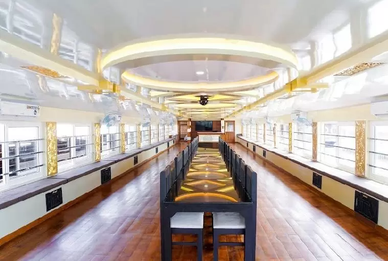 best-8-bedroom-houseboat