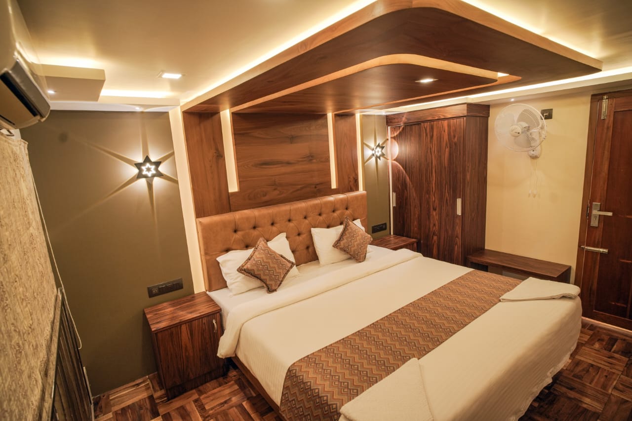 Houseboat Bedroom