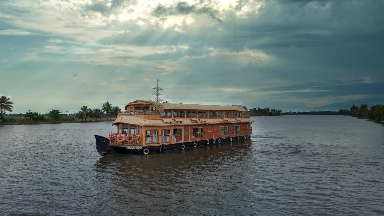 Alleppey houseboat booking