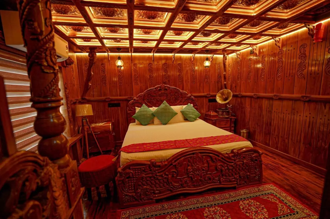 1 bedroom bedroom houseboat