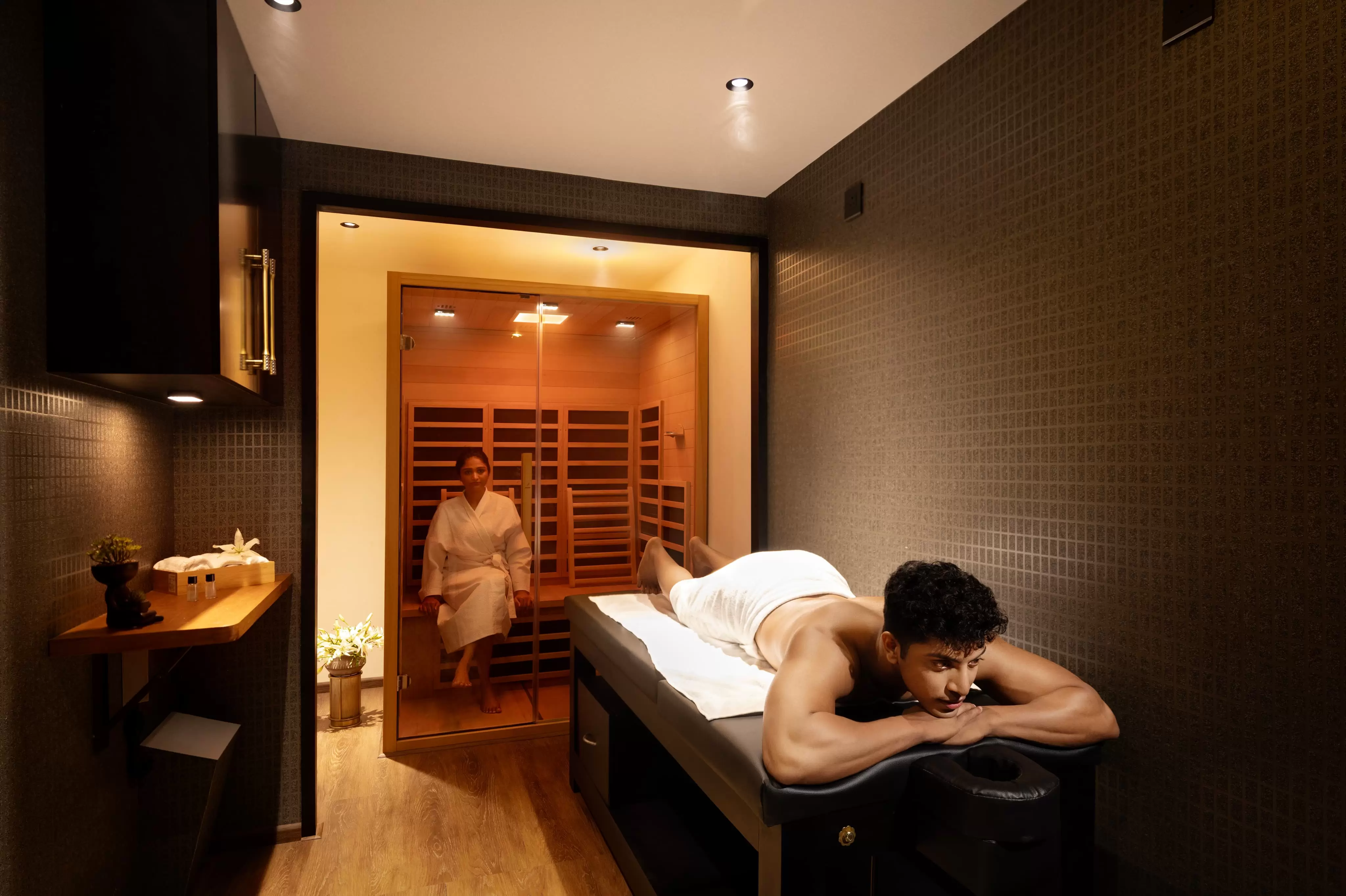 2 bedroom houseboat bathroom