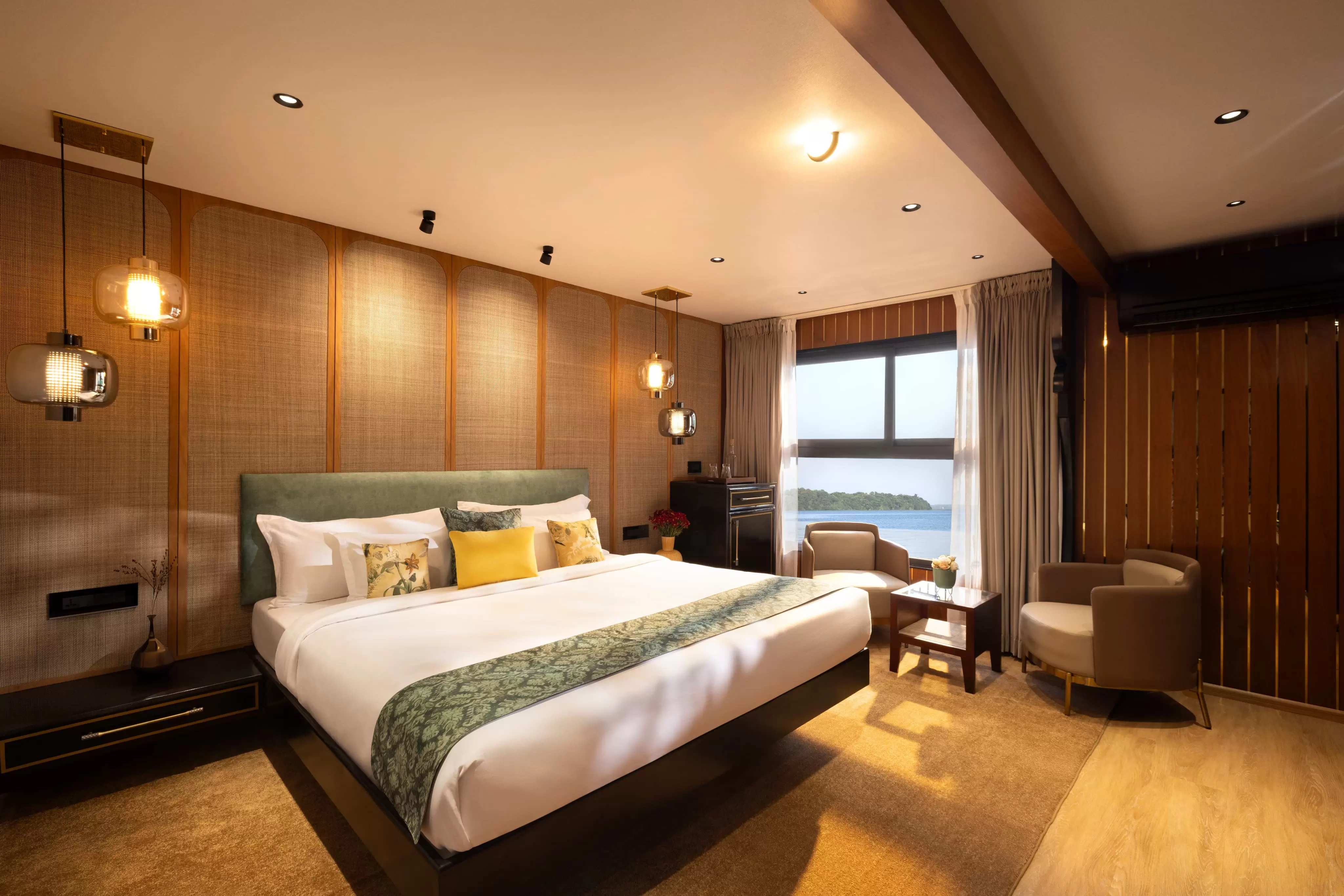 2 bedroom houseboat bedroom