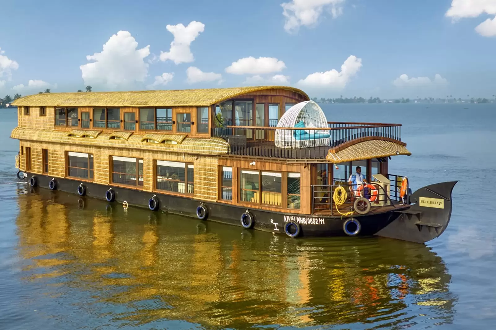2 bedroom premium houseboats