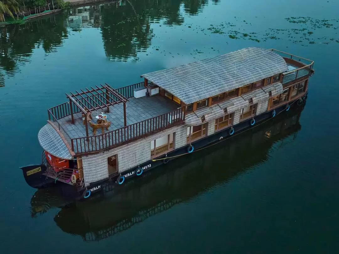 2 bedroom ultra luxury houseboat alleppey