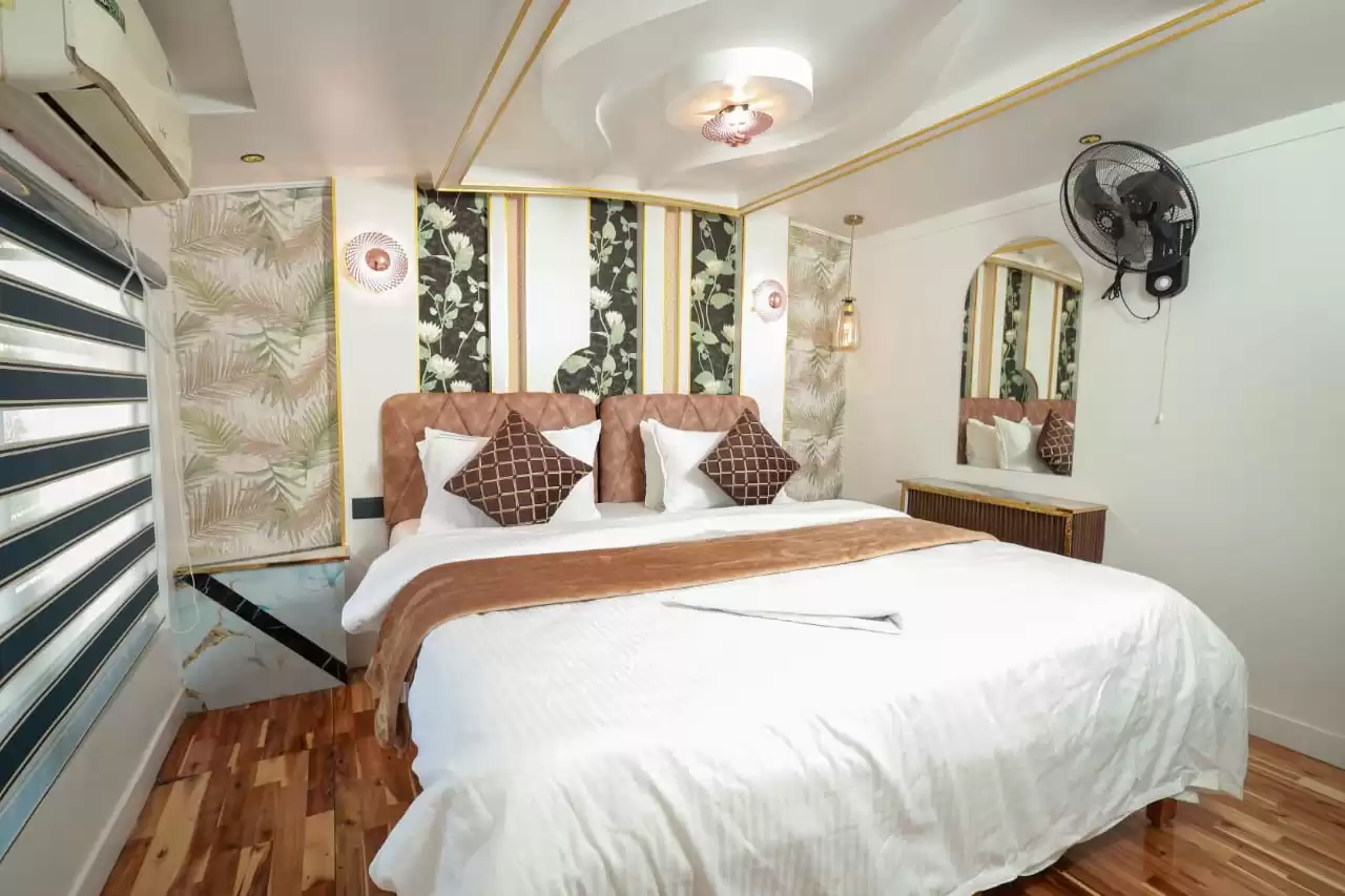 5 bedroom houseboat bedroom alappuzha