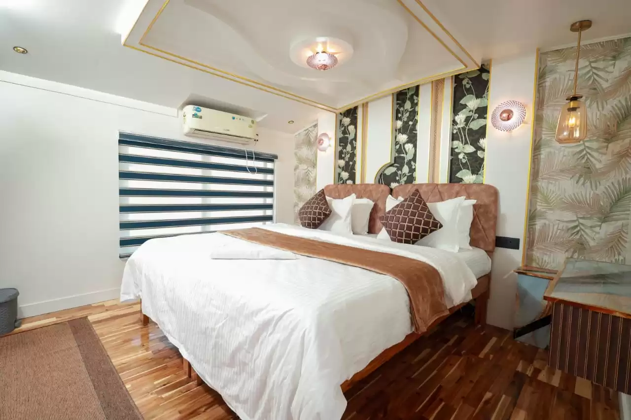5 bedroom houseboat bedroom alleppey