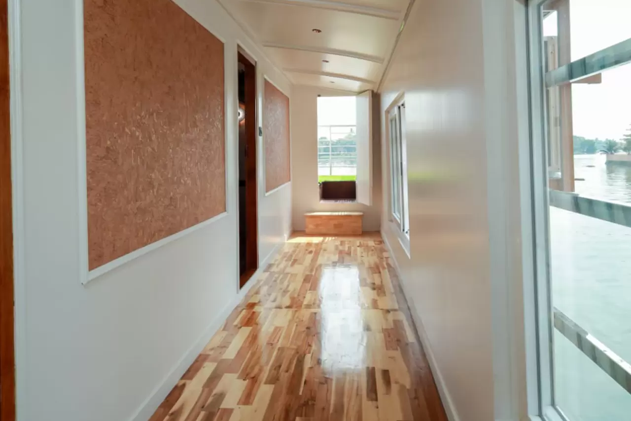 5 bedroom houseboat bedroom interior