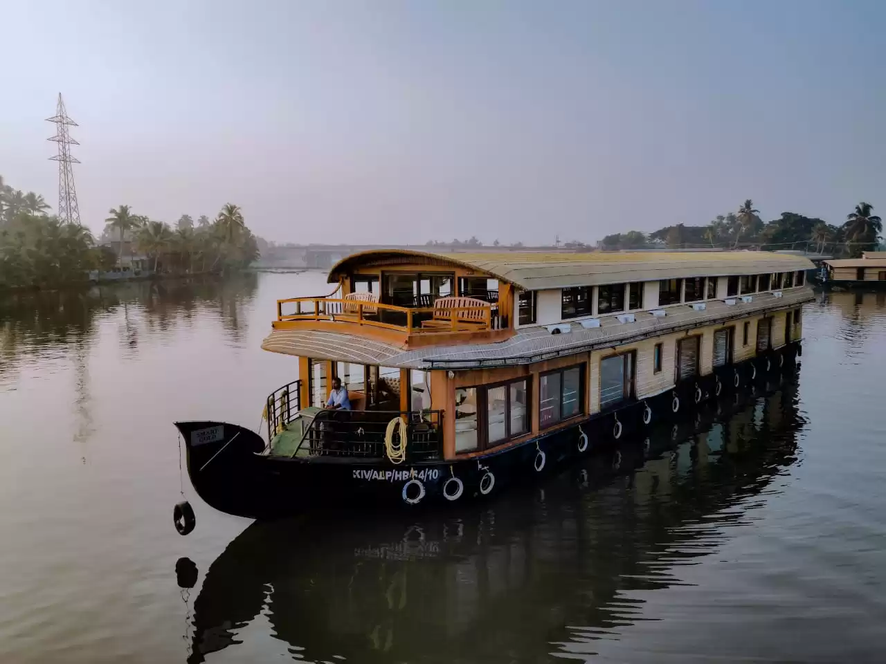 6 Bedroom Luxury Houseboat