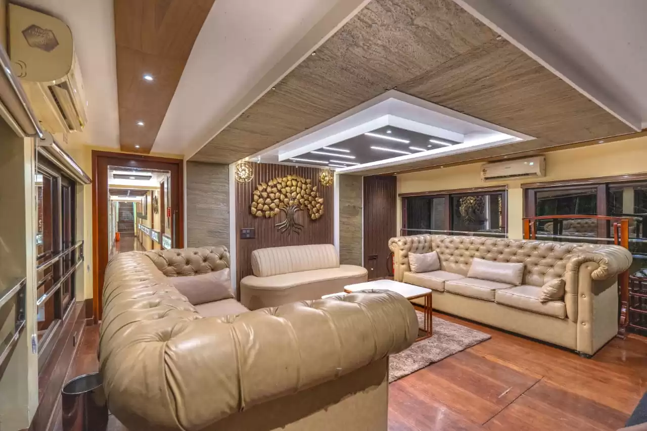 6 bedroom houseboats alappuzha living area