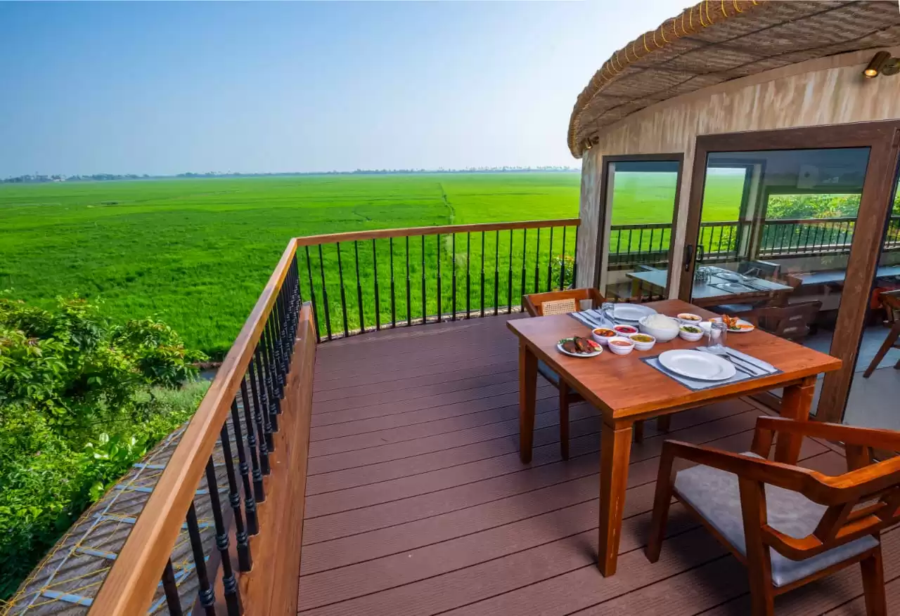 Deluxe Houseboats in Alleppey