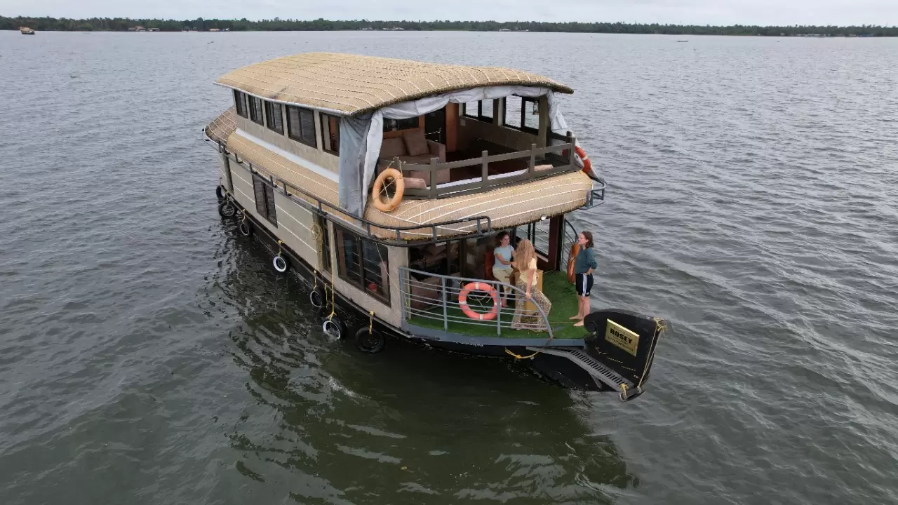 1 bedroom boat house alappuzha