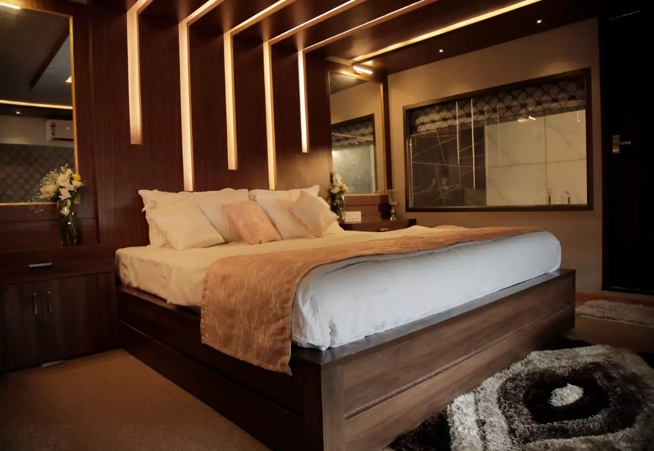 1 bedroom boat house rooms