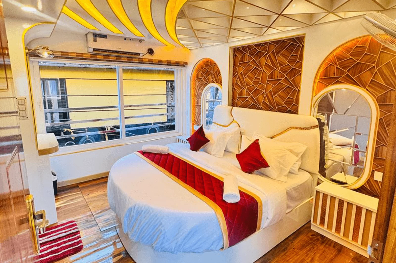 7 bedroom premium houseboat alleppey bedroom