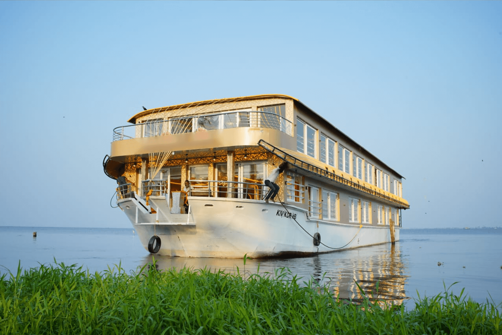 14 Bedroom Luxury Houseboat